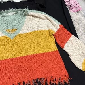 Cute sweater! Fall vibe with this sweater.